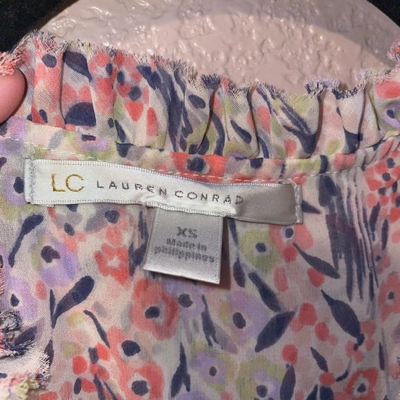 LC Lauren Conrad blouse with flowers - Picture 4 of 4